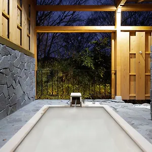 源泉かけ流し 白濁 Forest Sengokuhara 箱根町